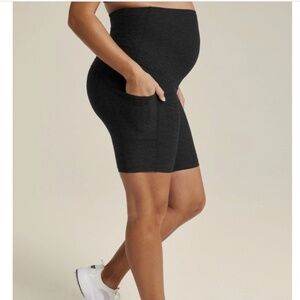 Beyond Yoga Beyond the Bump Spacedye Pockets Forever Maternity Biker Short XL